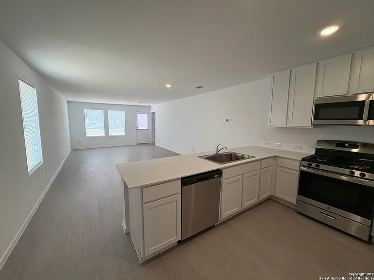 2450 Legend Hl — Photo 3