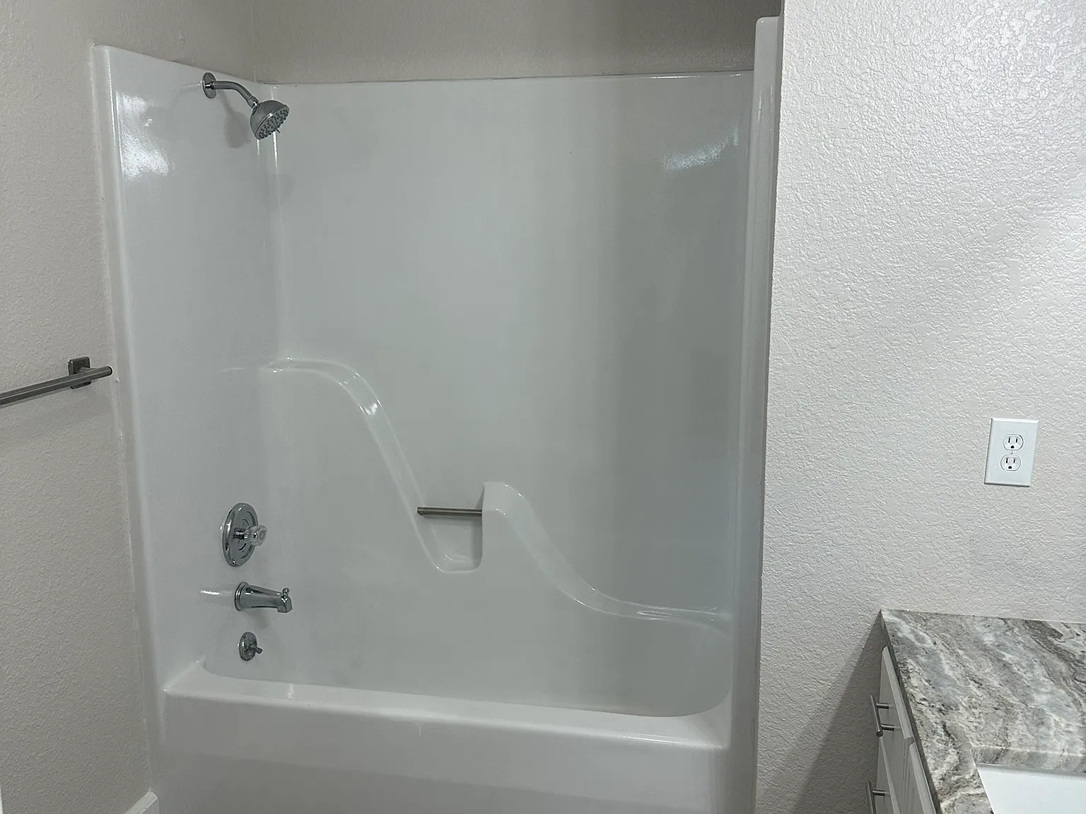116 Aurora - A — Photo 3