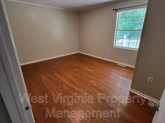 4th image of 318 Fayette Ave