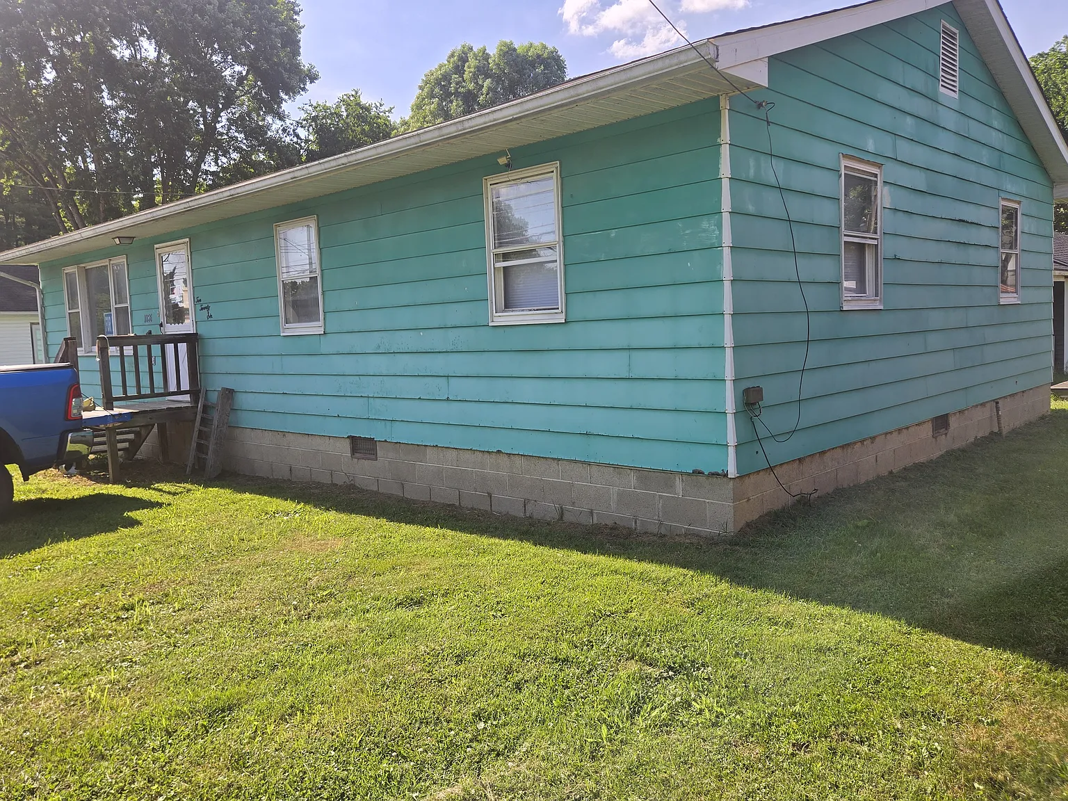 3 bed, 1.5 bath, 1232 sqft, $1,200 — Photo 1