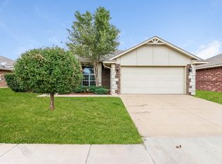 11605 SW 10th St, Yukon, OK 73099