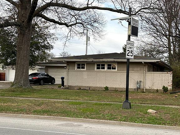 2nd image of 3213 Furman Blvd