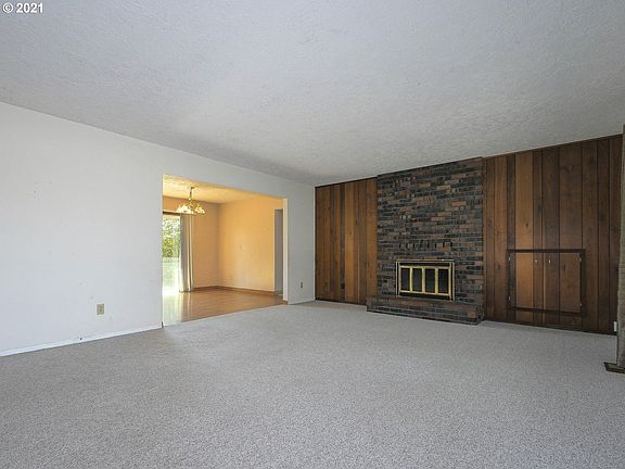 4th image of 20305 NE 58th St