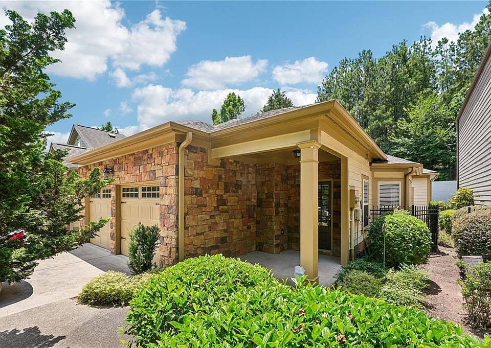 1st image of 204 Oakleaf Dr