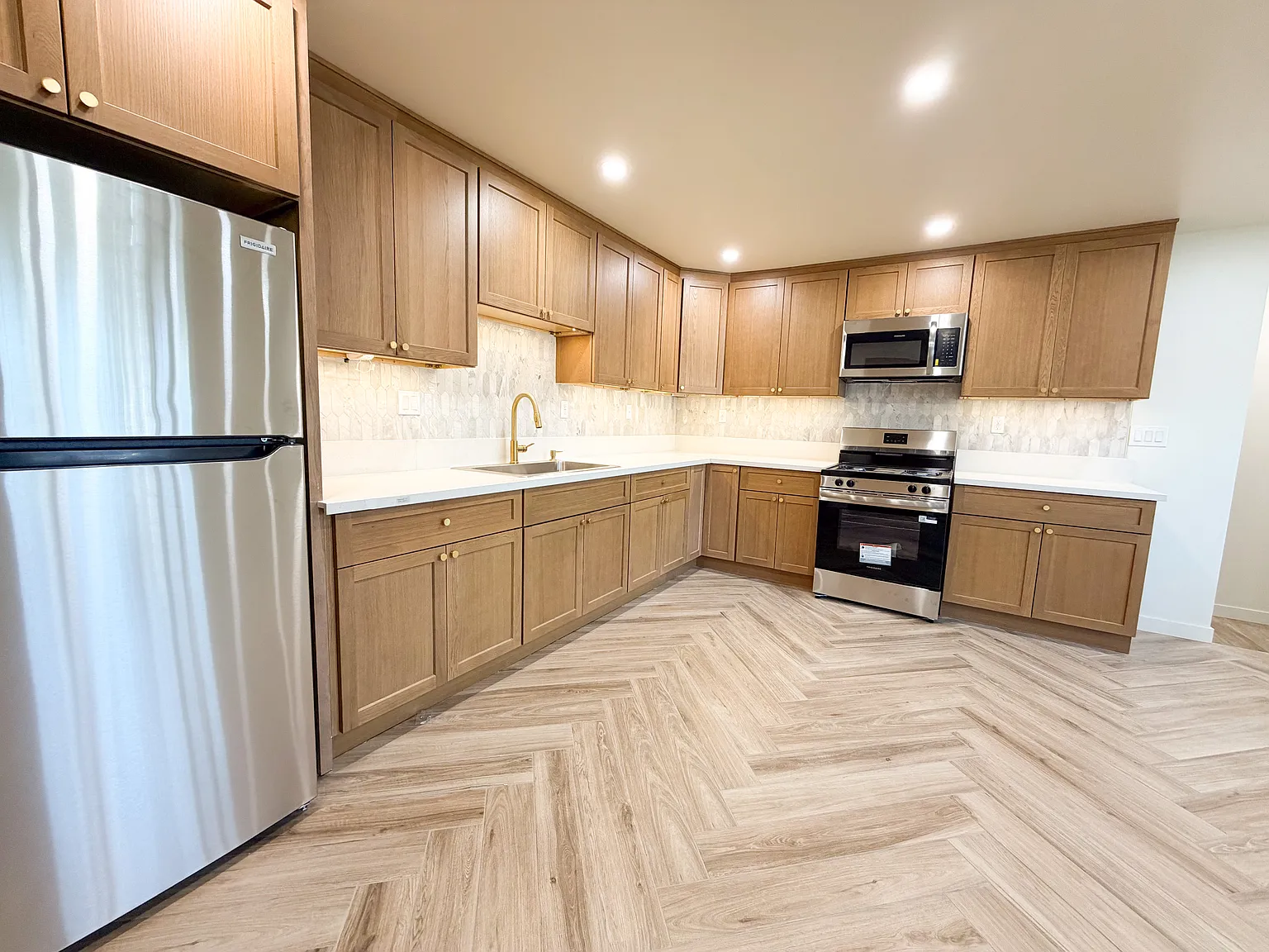 3 bed, 1395 sqft, $3,350 — Photo 4
