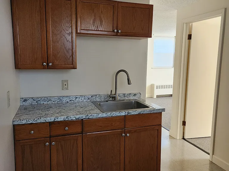 3 Woodlawn Ter #1B — Photo 11
