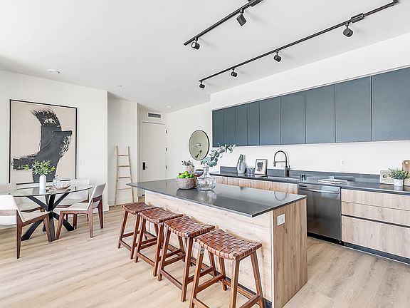 2nd image of 14757 Burbank Blvd #323