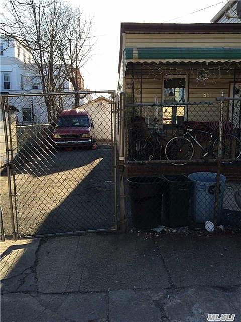 2nd image of 88 Crescent St