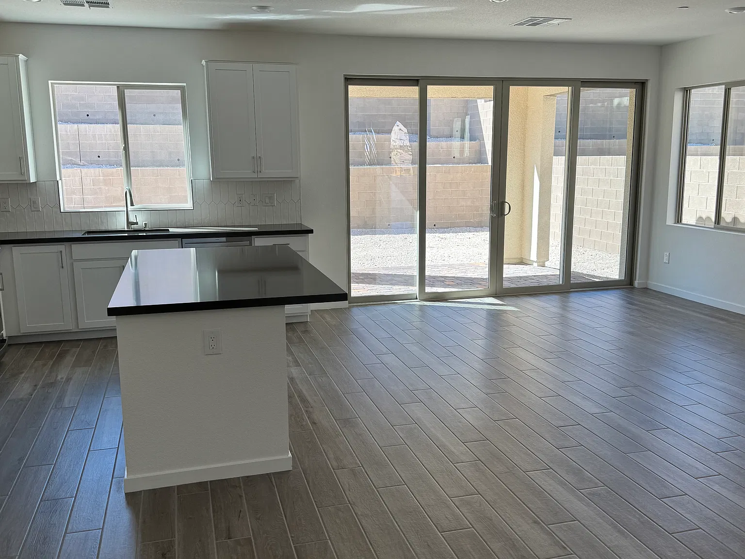 2 bed, 1649 sqft, $2,750 — Photo 2