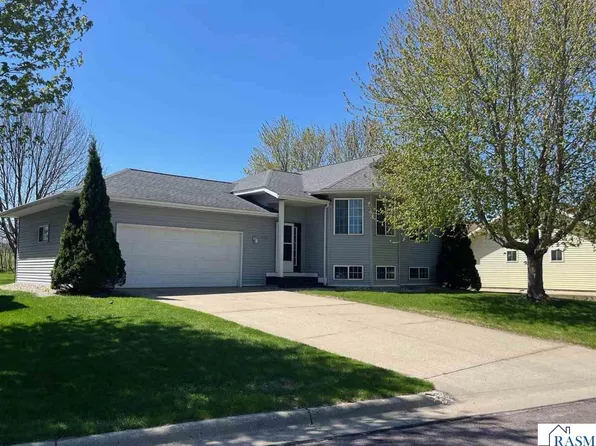 1232 W Menk Dr, Saint Peter, MN 56082