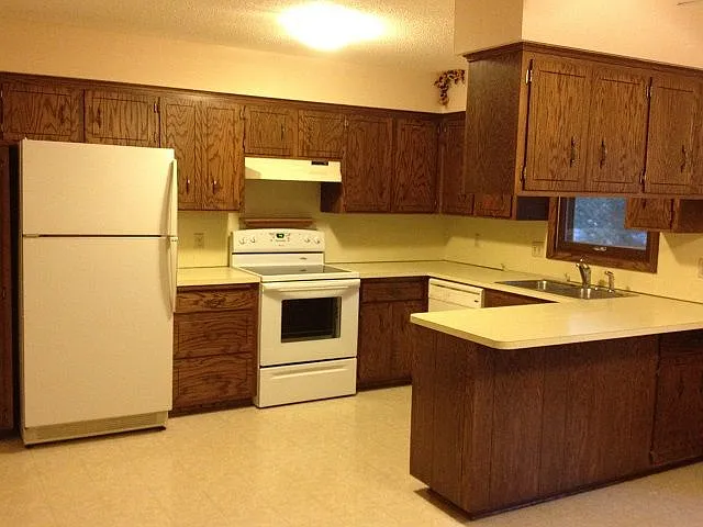 1047 Tyler St S — Photo 2