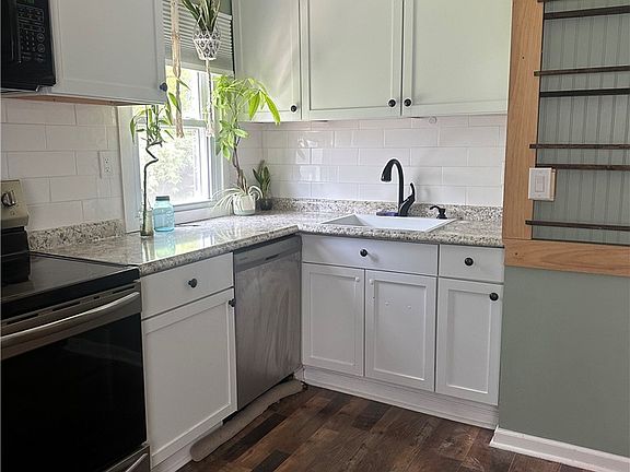 4th image of 85 Estelle Ave