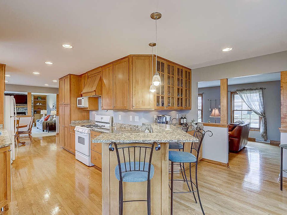 1st image of 8008 W Beacon Hill Dr