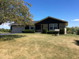 W310S8754 Casper Dr, Mukwonago, WI 53149