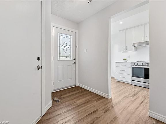 4th image of 375 Kingscourt Dr #27