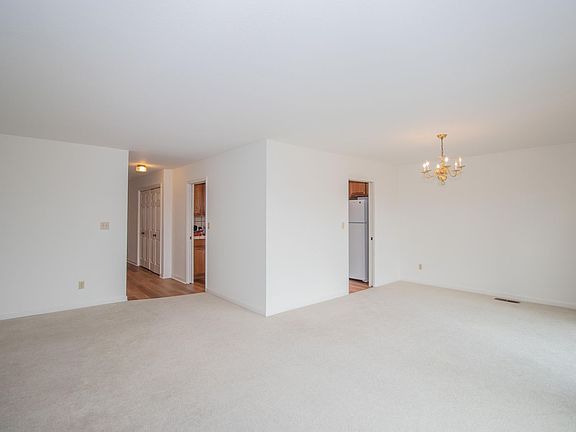 5th image of 441 Monterey Blvd