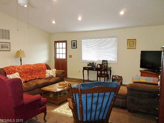 4th image of 160 Oak Ln