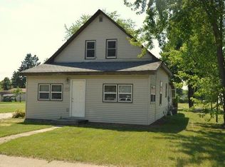 215 McKinley St SW, Staples, MN 56479