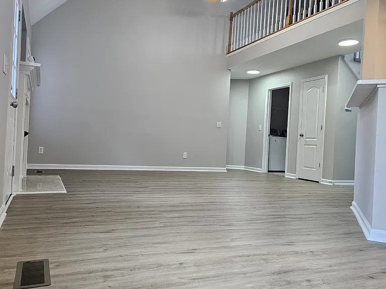 1032 Oakhall Dr — Photo 11