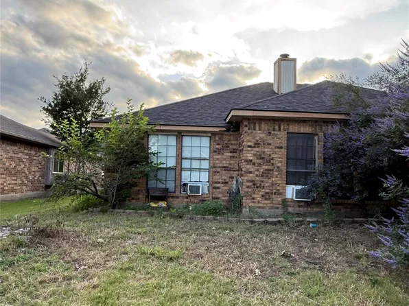 801 Micarta Dr, Mesquite, TX 75181