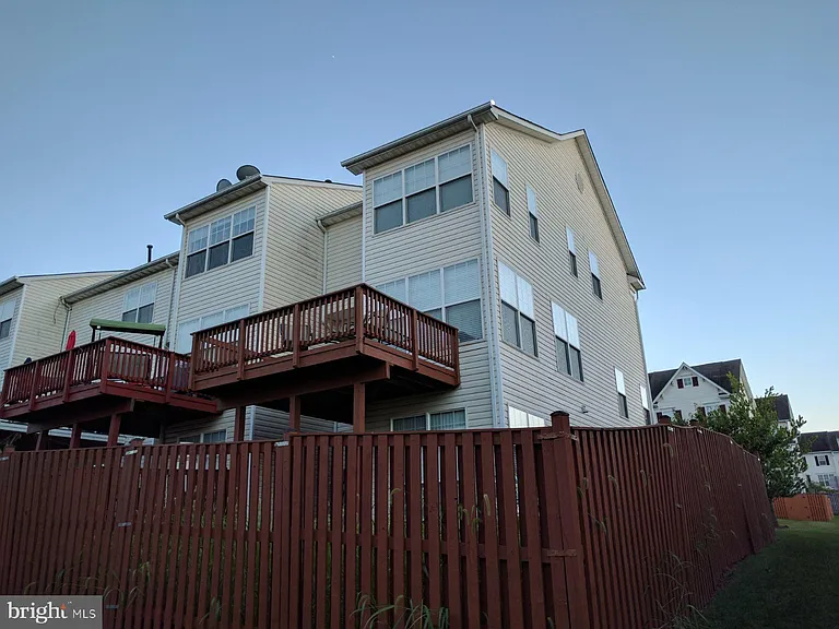 8010 Duck Pond Ter — Photo 20