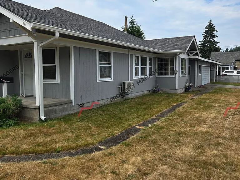 927 Marion St — Photo 2