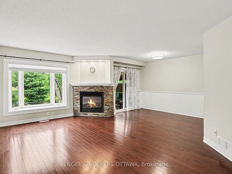 340 Forestbrook St — Photo 4