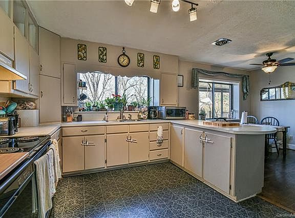 5th image of 200 Azalea Woods Dr