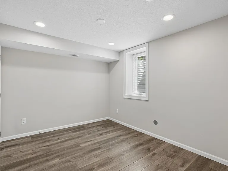 3100 W 55th St — Photo 28
