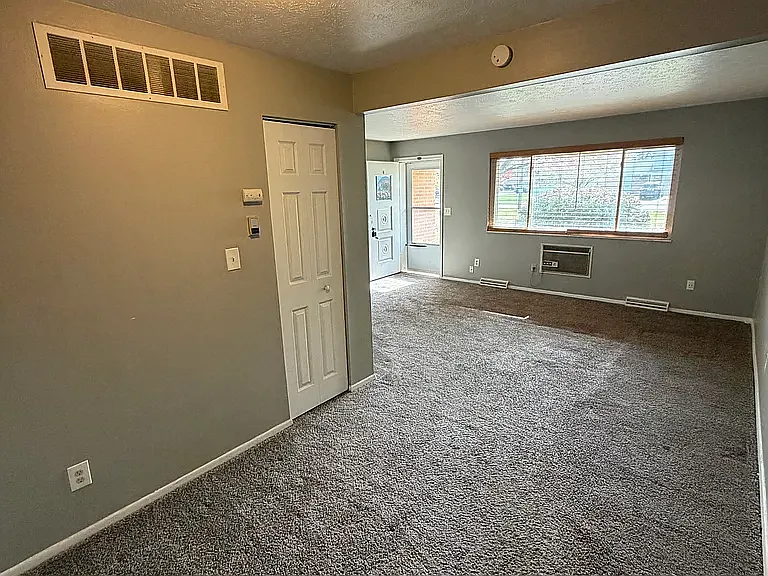 2472 Warren Pkwy #19 — Photo 2