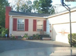 20738 Selfridge Pkwy, Highland Hills, OH 44122