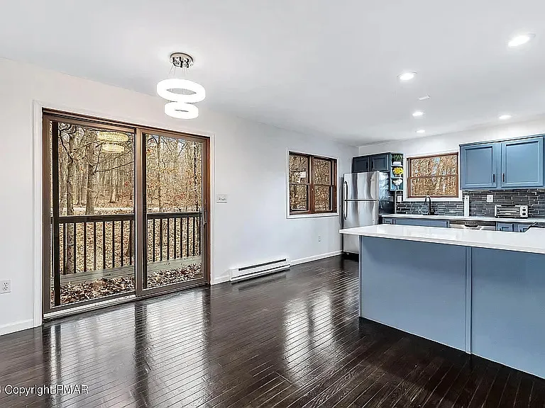 1076 Lancaster Dr — Photo 20