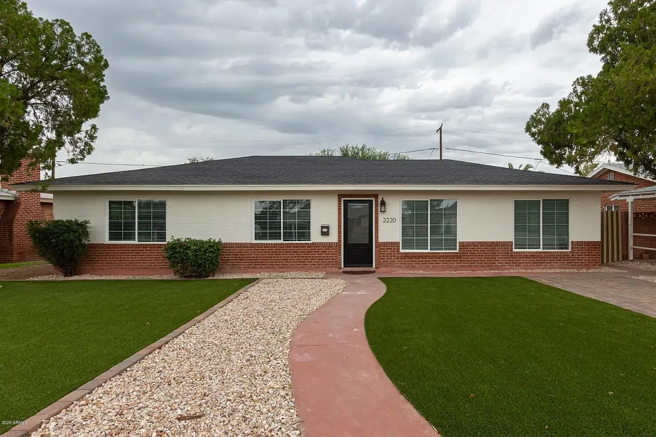 2220 E Heatherbrae Dr — Photo 1