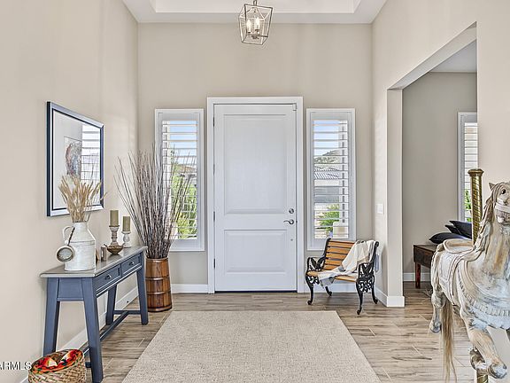 3rd image of 618 E TUMBLEWEED Drive