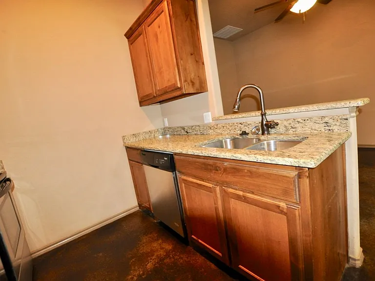 663 W Tarleton St #201 — Photo 10