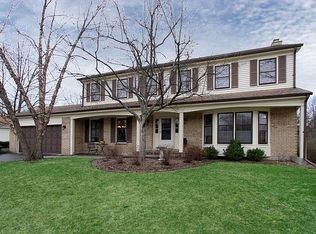 1907 Buckingham Rd, Mundelein, IL 60060