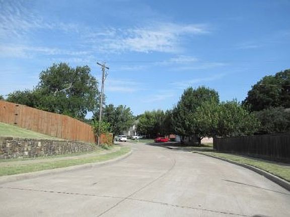 Exterior Neighborhood (street photo)