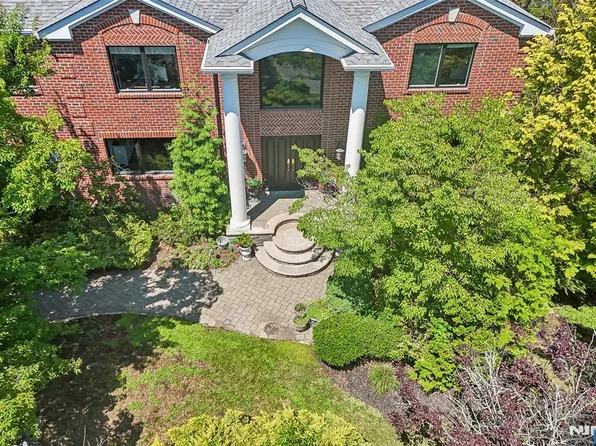 50 Blueberry Dr, Woodcliff Lake, NJ 07677