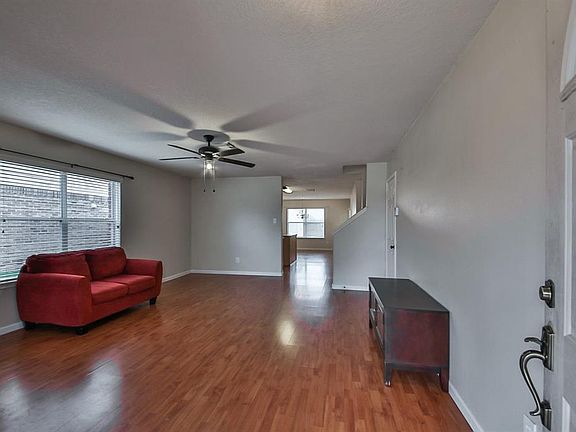 3rd image of 4027 Bentwood Cir