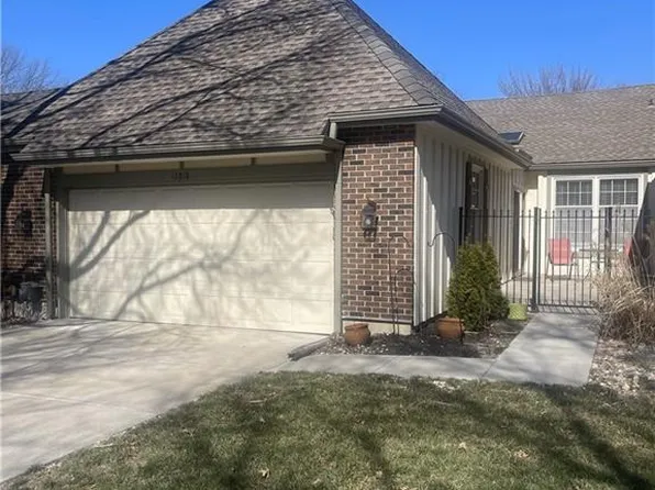 12818 Cambridge Rd, Leawood, KS 66209