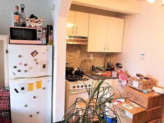 3rd image of 542 E 11th St APT 3C