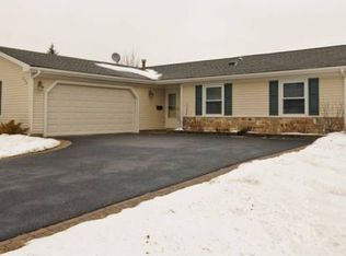 290 Hobble Bush Dr, Lake Zurich, IL 60047