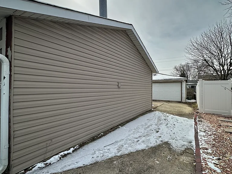 135 Springleaf Dr — Photo 3