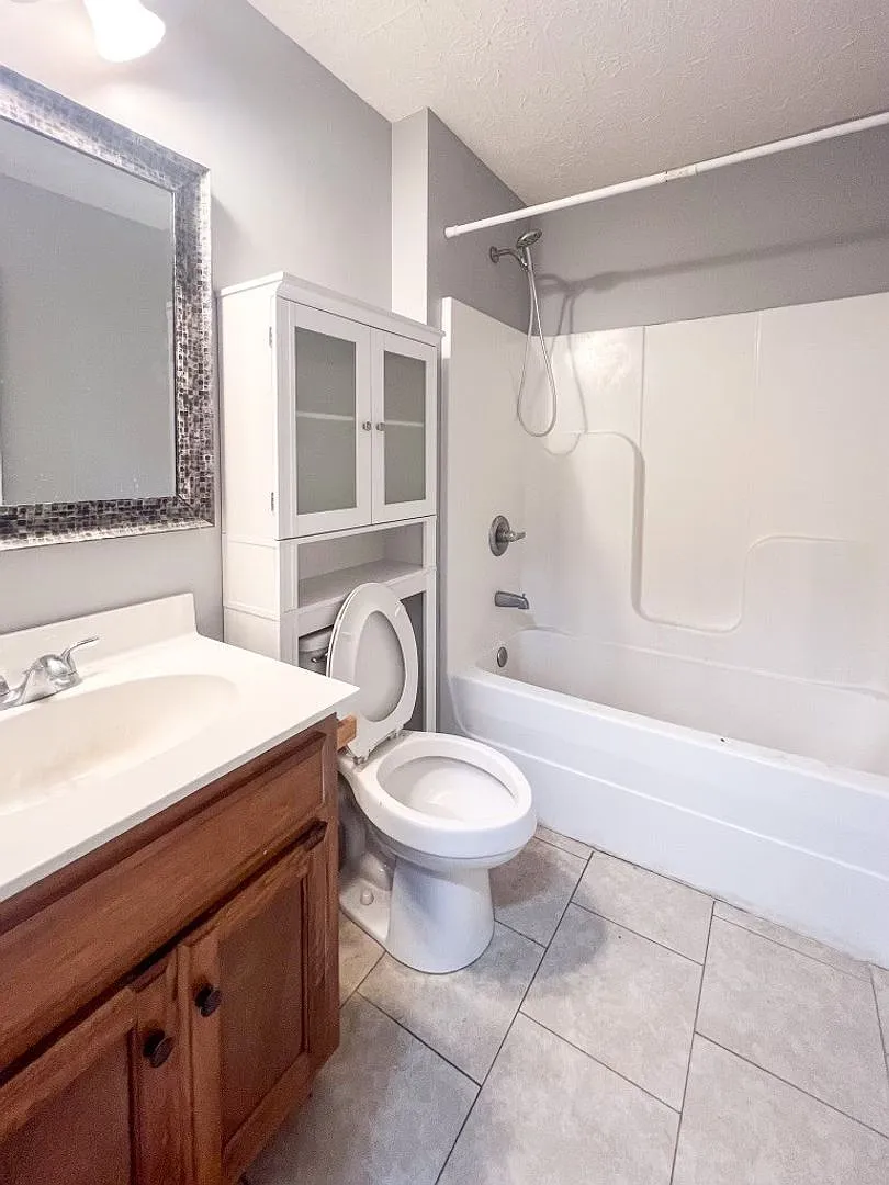 Shirley Lane Apartments — Photo 2