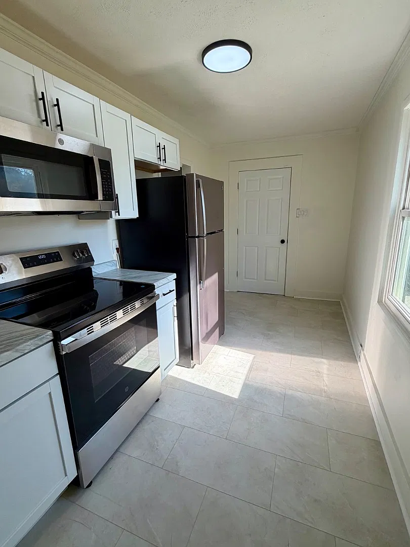 1725 Avenue G — Photo 2