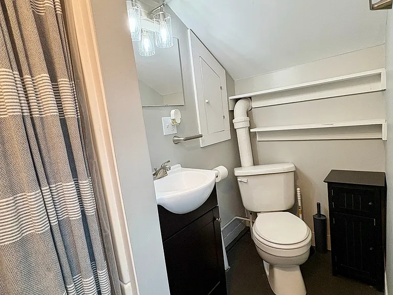 2nd floor bathroom and shower