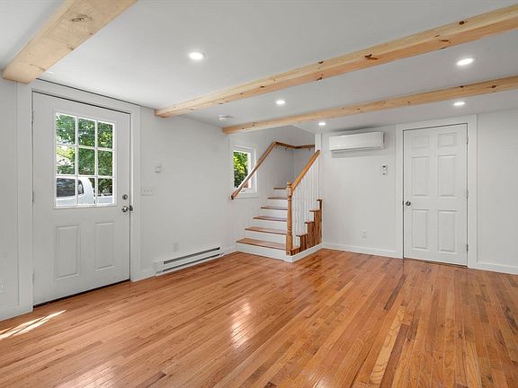 2nd image of 29 Sandwich Rd