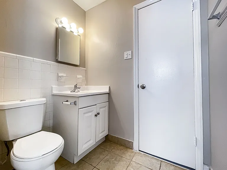 Charlotte NC Apartments For Rent | Arcadian Village | Bathroom