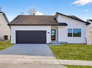 4295 Grover Woods Ln, Des Moines, IA 50317