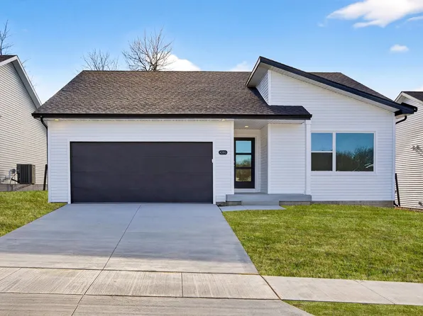 4295 Grover Woods Ln, Des Moines, IA 50317